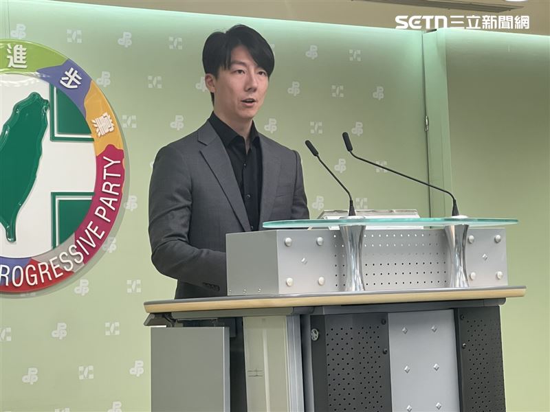 民進黨發言人吳崢直言,王鴻薇不敢稱台灣為國家,坐實了公民團體對她不敢捍衛台灣主權的質疑。(圖/記者劉秀敏攝影)