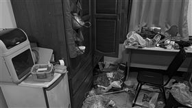 惡房客毀屋…獨留寵物兔「活活餓死長蛆」！殯葬人員心痛：頭身接近分離。（圖／翻攝自「虎尾人(讚)出來」臉書）