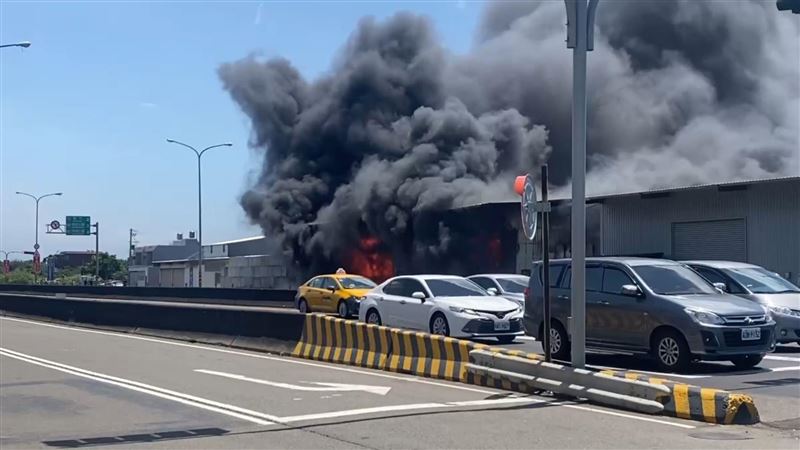 新／竹縣汽修廠「全面燃燒」頻傳爆炸聲