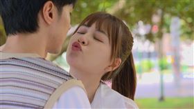 謝京穎（左）與洪浩竣（右）劇中感情升溫，兩人戲裡火花不斷。(圖／民視提供)