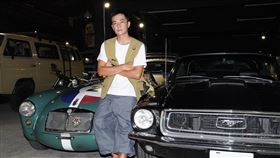 藝人姚元浩今（18）日擔任運動鞋品牌代言人，首度公開他暗藏十年私人倉庫的「私密基地」。（圖／記者趙于瑩攝影）