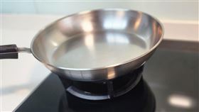 達人分享，使用不鏽鋼鍋做到「控火＋控時」可讓鍋子用許久仍「亮晶晶」。（圖／蜜雪兒減醣實驗室授權提供）