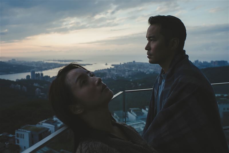《深度安靜》林依晨(左)與張孝全第四度合作、首度扮演夫妻,對戲火花十足。(圖/風起娛樂提供)