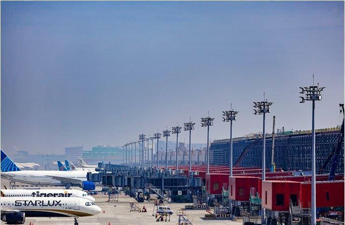 桃園機場公司董事長楊偉甫,在專訪中表達未來桃機目標,爭取大量的轉機潮,也要拚在國際上的排名,能夠大幅提升。(圖/翻攝桃園機場公司)