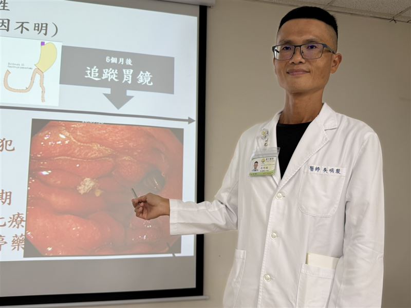 臺中醫院膽腸胃科醫師吳明駿表示，患者因無法適應化療藥帶來的副作用自行停藥，導致癌細胞復發。(圖／臺中醫院提供)