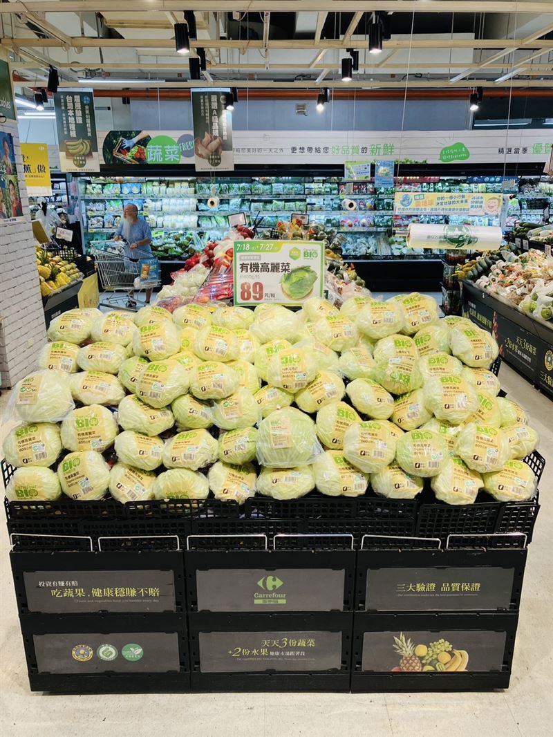 家樂福甘藍優惠專區。（圖／農糧署提供）