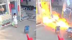 女孩正要進家門　慘遭恐怖「火龍」吞沒撞飛。（圖／搜狐視頻）