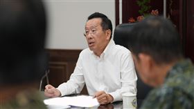 ▲顧立雄慰勉全體官兵操演辛勞，並提出工作指導。（圖／國防部提供）