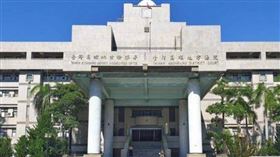 高雄禮儀師教穿壽衣，請女學生假扮往生者，未料竟趁機對其上下其手指侵得逞，高雄地院最終宣判4年2月定讞。（圖／翻攝畫面）