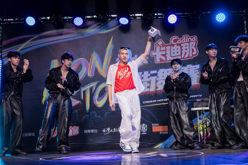 主持人嘻小瓜炒熱「K-pop即播即跳」賽場