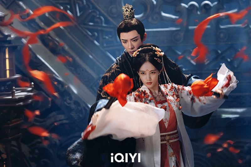 《書卷一夢》劇情高能升溫!李一桐跟劉宇寧情感拉鋸開虐。(圖/愛奇藝提供)