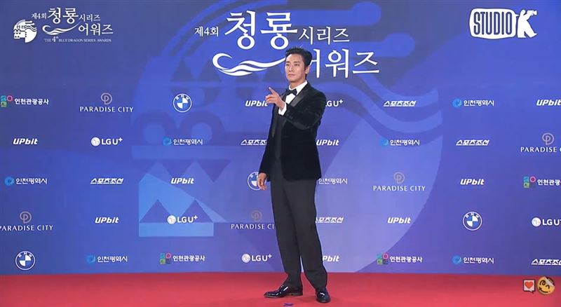 朱智勳霸氣用手指向攝影機。（圖／翻攝自KBS Entertain）