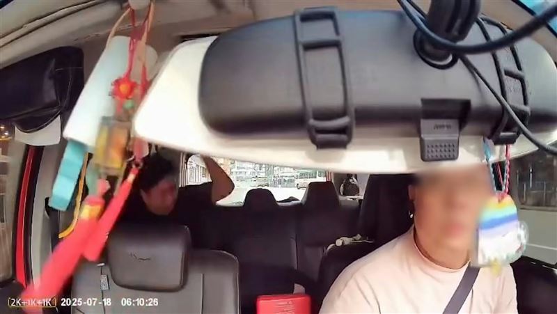 男子中途突然反擊,至少連打女方13拳,導致她頭向後仰被打到披頭散髮。(圖/翻攝自Threads)