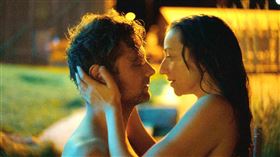 ▲挪威影后安德莉雅布萊恩霍維格（Andrea Bræin Hovig）《關於愛》藉Tinder與陌生男子一夜激情。（圖／海鵬影業提供） 