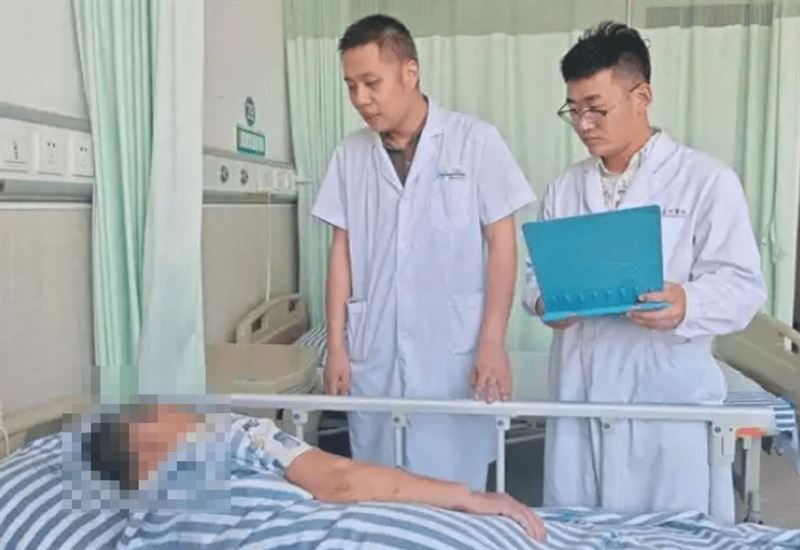 湖北阿婆屁股燙傷住院近兩週,醫師告訴她術後很快就能出院了。(圖/翻攝自微博)