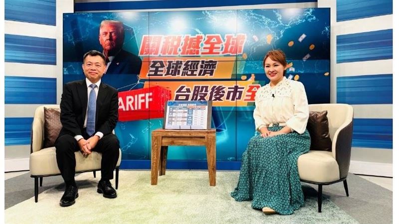 國泰世華銀行首席經濟學家林啟超剖析美國關稅新政對台灣的衝擊與機會，林啟超指出，美方雖強硬但仍有談判空間可操作，台灣高階製造優勢仍穩固，美方難以輕易切割合作，鎖定《Catch！大錢潮》解析關稅新局，掌握最新趨勢。（圖／三立iNEWS提供）