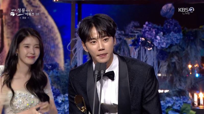 《苦盡柑來遇見你》李濬榮「二度上台」。(圖/翻攝自KBS2)