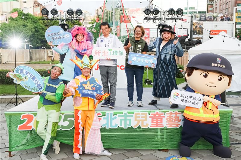 《藍海守護行動》舞台劇融合角色扮演、肢體律動，讓孩童在歡笑與驚奇中學習環保知識(圖/主辦單位提供)