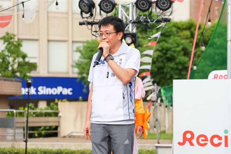 程大維局長表示，此次巡迴舞台劇是環保局全新的嘗試，特別考量小朋友的專注時間，在短短30分鐘內精煉呈現豐富的海洋保護觀念，希望讓孩子們在輕鬆觀劇的過程中，自然建立起環保意識。(圖/主辦單位提供)