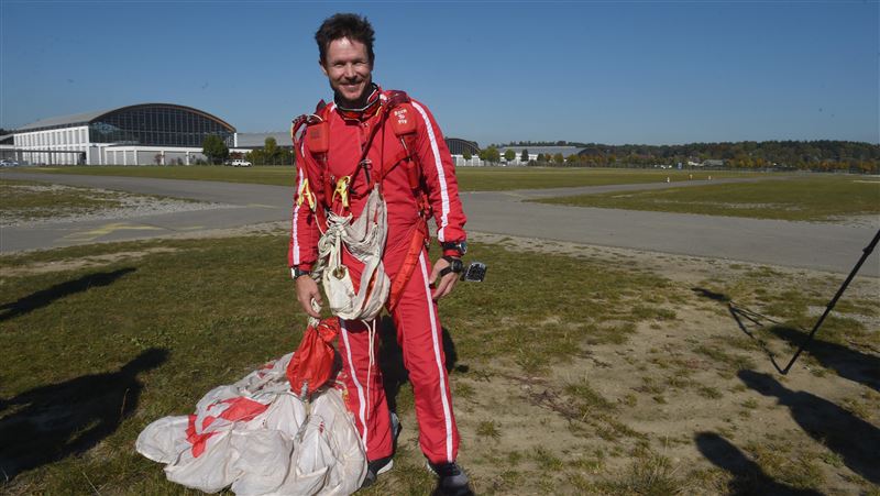 奧地利極限運動家鮑加納（Felix Baumgartner）因滑翔傘意外喪命。（圖／美聯社／達志影像）