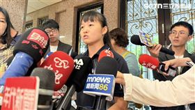 有LOGO)▲台師大女足「抽血換學分」風波，教育部17日與受害學生正式會面並承諾啟動7項行動後，受害學生代表簡奇陞稍早公開受訪。（圖／記者李育道攝影）