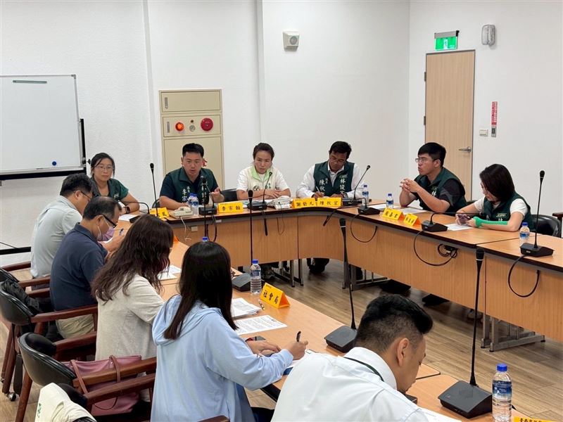 台南市議員謝舒凡揭露災民找人修屋頂,慘遭詐19萬元一事。(圖/翻攝舒凡上場 謝舒凡臉書)