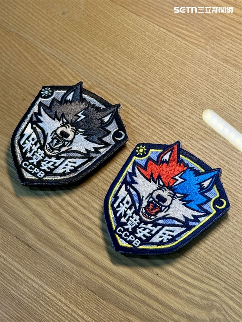 劉員替保安警察隊設計臂章、周邊。（圖／嘉義市政府警察局提供）