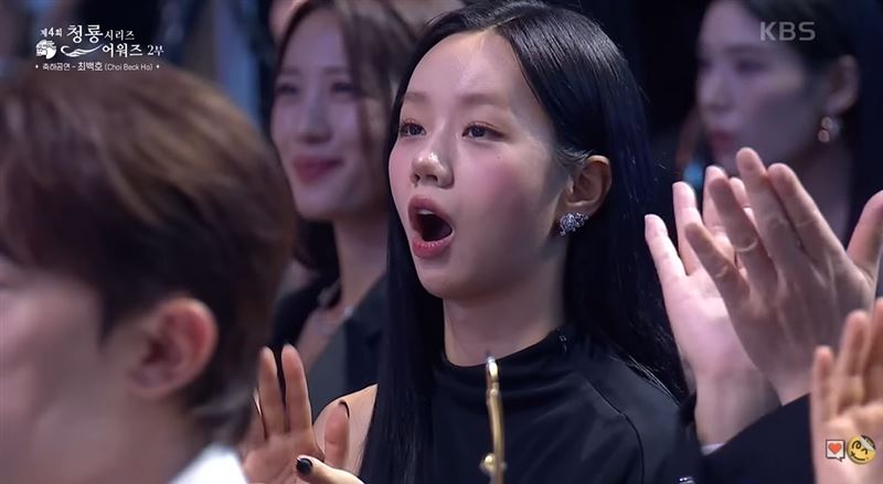 惠利見到大前輩上台,驚訝的可愛模樣全被拍下。(圖/翻攝自KBS Entertain)