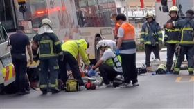 台北,總統官邸,行人,車禍,公車。（圖／翻攝畫面）