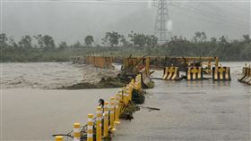 花蓮富里鄉明里便道封閉颱風薇帕外圍環流影響，花蓮雨勢不斷，富里鄉明里便道遭淹沒沖毀，19日上午封閉。（富里鄉公所提供）中央社記者張祈傳真　114年7月19日
