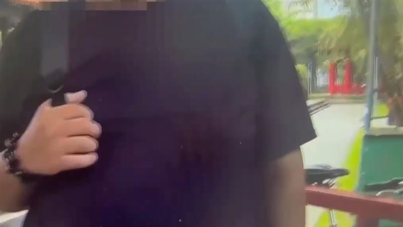 李男落網後面不改色,還囂張嗆聲爸爸就是警察。(圖/翻攝畫面)