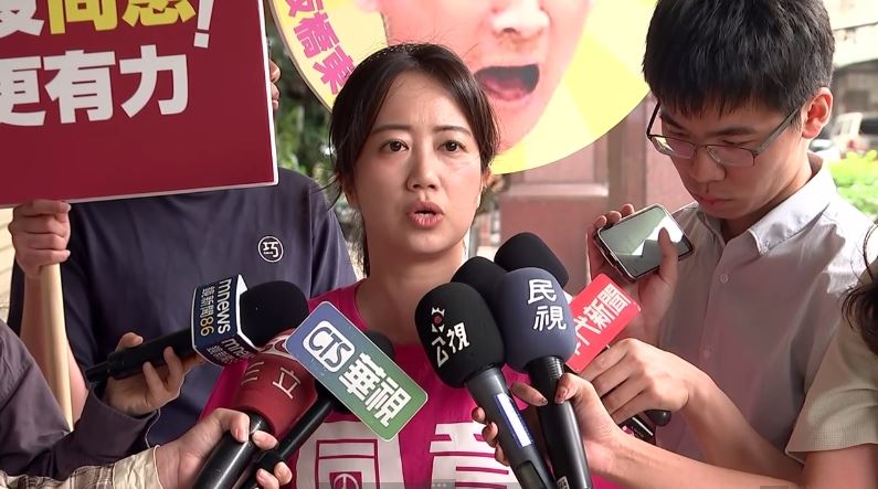 民進黨新北市議員戴瑋姍出席罷團「板橋大刪元」掃街活動。(圖/翻攝畫面)