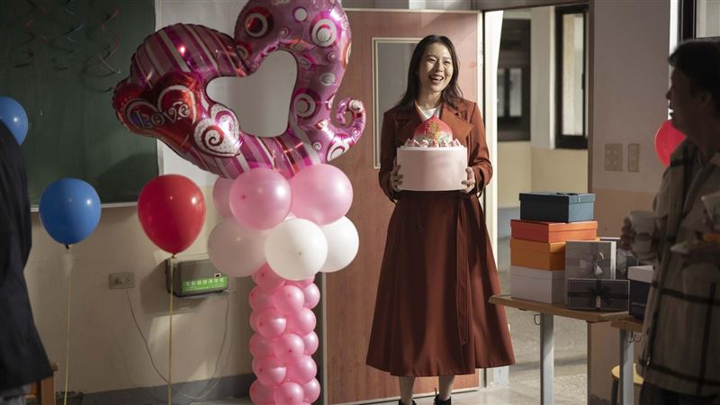 劉品言驚喜客串《拜六禮拜》,鍾欣凌大讚劉品言演技到位。(圖/公視台語台、華視提供)