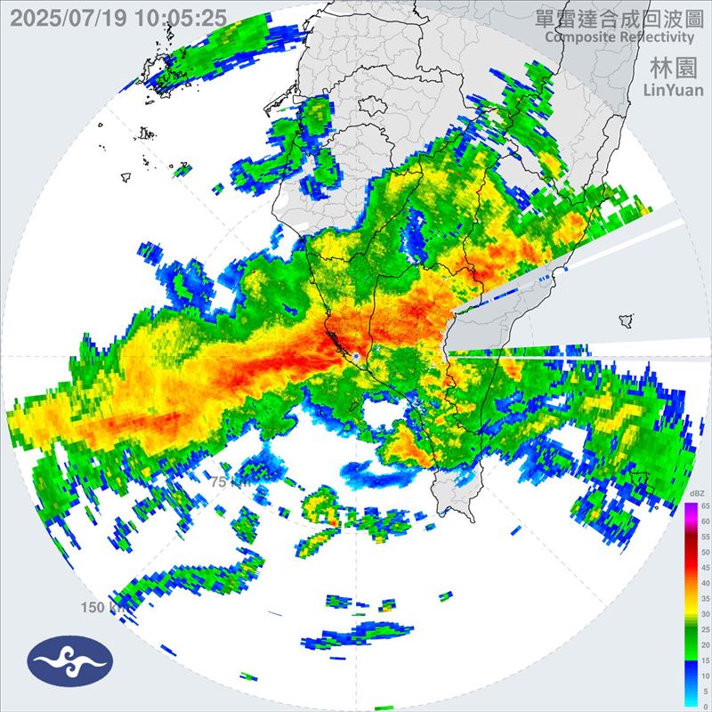颱風外圍環流通過中,高雄、屏東注意一波大雨及強風。(圖/翻攝自台灣颱風論壇|天氣特急臉書)