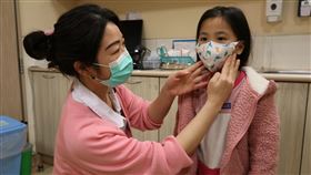 兒童口罩會戴了嗎？護理師親示範3步驟　爸媽快學惡補