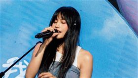 吳汶芳昨晚（18日）在後台咖啡開唱，邀請好友南西擔任嘉賓（圖／理響音樂提供）