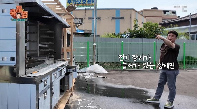 白種元引進烤肉器材,提及當時怕通關麻煩先把器材電氣裝置拆掉。(圖/翻攝自YouTube-paik_jongwon頻道)