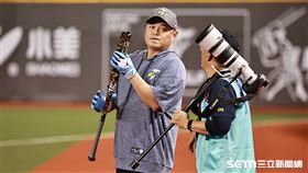 ▲中職36年明星賽賽前練習，台灣隊球員胡金龍練打。（圖／記者劉彥池攝影）