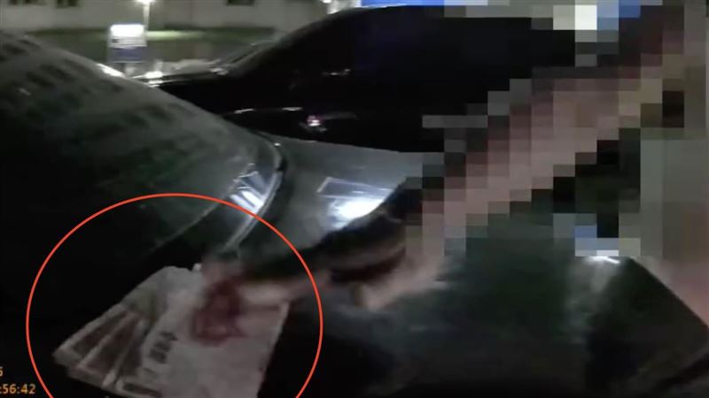 台中男逼車「掏大疊千鈔」理論⋯酒駕露餡