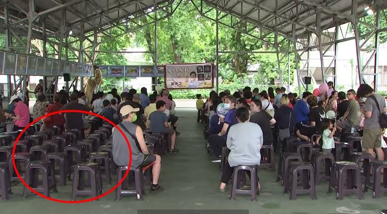 葉元之請來馬戲表演,此為下午3點時的畫面。(圖/翻攝畫面)