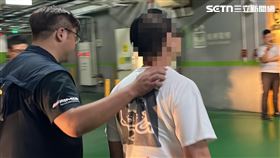 肇事余男面色凝重，憔悴的走進往生室。（圖／記者黃翎瑄攝）