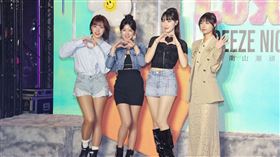 「樂天女孩」河智媛（左起）、嘎琳、宋宋、林岱縈成微風之夜壓軸。（圖／攝影龐文宏提供）