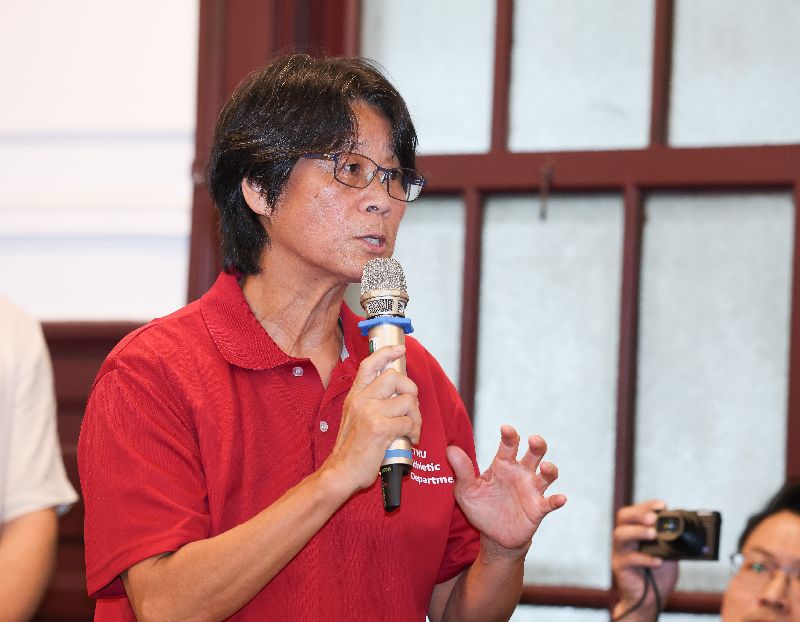 台師大女足抽血案涉案教練周台英（圖）日前公開露面說明、致歉並回應媒體提問。周台英說，教育部要剝奪她的教練證，她可以接受；但只要有機會，還是會從事這項運動，因為「我只有足球」，希望學生能夠接受她的道歉