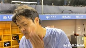 ▲林智勝笑說衝突陳金鋒、洪一中，隨後自賞巴掌。（圖／記者張沛嘉攝影）