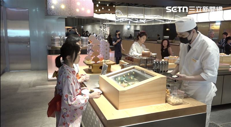 6人一同前往旭集台南店用餐慶祝生日，竟然接連出現上吐下瀉情況。（圖／翻攝畫面）