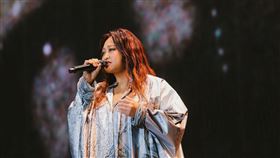 家家驚喜與文慧如夢幻聯動，首度同框合唱新歌〈再見那個誰〉（圖／相信音樂提供）