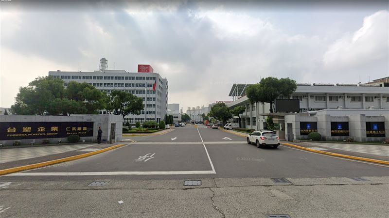 居民反應的異味問題,經環保局稽查後卻認為台塑仁武廠的作業疏失。(圖/翻攝GoogleMaps)
