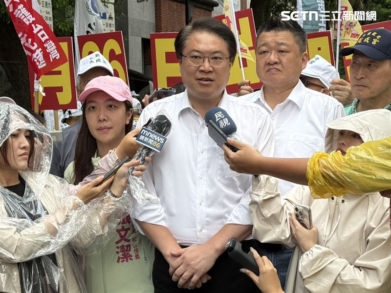 民進黨秘書長林右昌出席「護國大遶境」台北市徒步掃街。(圖/記者劉秀敏攝影)