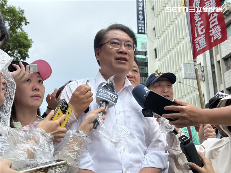林右昌出席「護國大遶境」台北市徒步掃街前受訪。（圖／記者劉秀敏攝影）