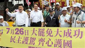 ▲民進黨秘書長林右昌表示，民眾是詢問洪孟楷為何要修兩岸人民關係條例第29條，「我覺得他問得很好啊」。（圖／記者劉秀敏攝影）